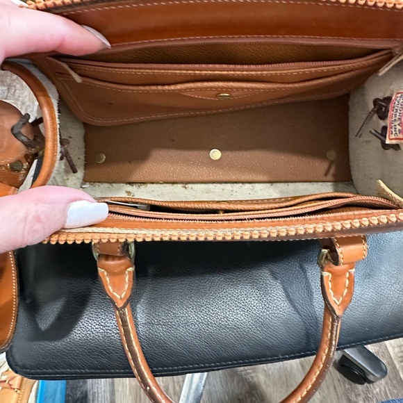 Authentic and Vintage Dooney & Bourke satchel handbag - Picture 4 of 8